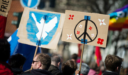 Ostermarsch 2016 in Berlin: Die Demo stand unter dem Motto »Krie...