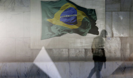 Korruptionsermittlungen erschüttern Brasilien: Wachsoldat am Prä...