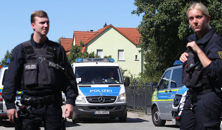 Polizeiabsperrung in Reuden bei Zeitz, wo im August 2016 der Kon...
