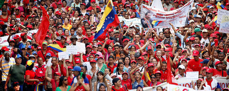 Hunderttausende Chavistas versammelten sich am Mittwoch auf der ...