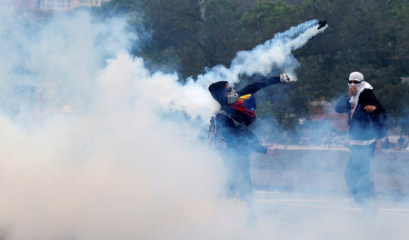 In Caracas kam es auch am Donnerstag wieder zu gewalttätigen Übe...