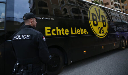Sollte mitsamt dem 20-köpfigen Équipe gesprengt werden, um Börse...