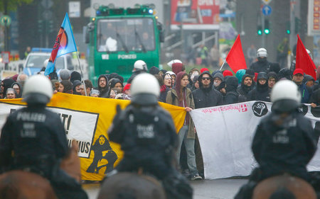Trotz Provokationen und starken Polizeiaufgebots blieben Blockad...