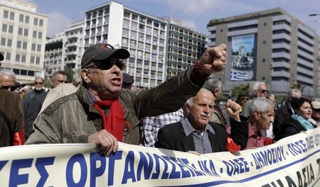 Rentner demonstrieren gegen Kürzungen in Athen (4. April)