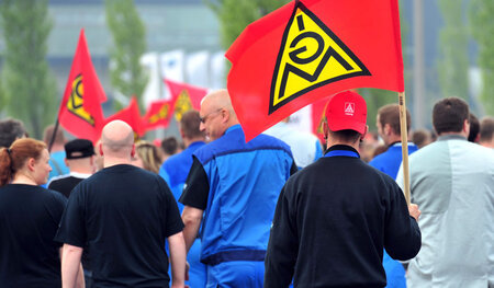 Industriearbeiter fordern sichere Arbeitsbedingungen