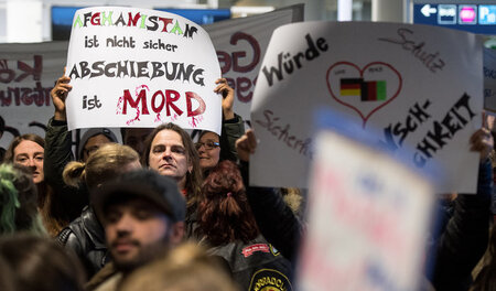 Demonstration des bayerischen Flüchtlingsrats gegen Sammelabschi...