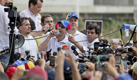 22. April 2017 in Caracas: Oppositionsführer Henrique Capriles (... 22. April 2017 in Caracas: Oppositionsführer Henrique Capriles (...