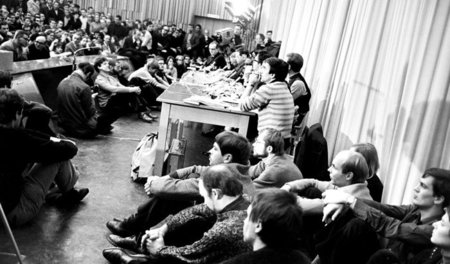 Eine revolutionäre Strategie entwerfen und diskutieren: Rudi Dut... Eine revolutionäre Strategie entwerfen und diskutieren: Rudi Dut...