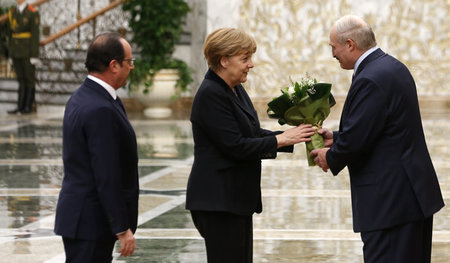 Blumengrüße: EU-Vertreter in Minsk - Frankreichs Präsident Franc...