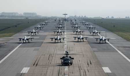 US-Kampfflugzeuge auf dem Gelände des Luftwaffenstützpunkts Kade...