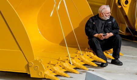 Alles muss raus: Beschäftigter im Caterpillar-Werk Gosselie 2016