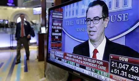 Finanzminister Steven Mnuchin auf der Pressekonferenz am Mittwoc...