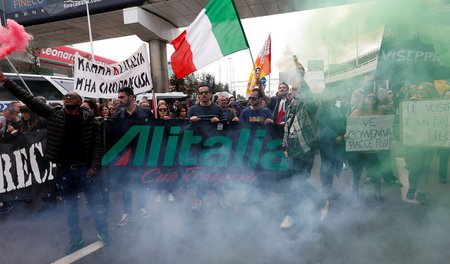 Sorge um Arbeitsplätze: Wütende Beschäftigte protestierten am 5.... Sorge um Arbeitsplätze: Wütende Beschäftigte protestierten am 5....
