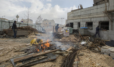 Zionistische Landnahme: Bauarbeiten in der illegale Siedlung Har... Zionistische Landnahme: Bauarbeiten in der illegale Siedlung Har...