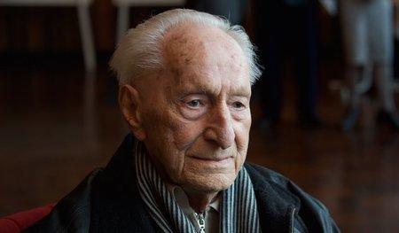Heinz Keßler während der Festveranstaltung »70 Jahre junge Welt«...