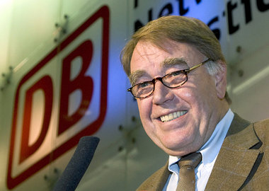 Manfred Schell hat gut lachen. Der GDL-Chef hält jetzt alle Trüm... Manfred Schell hat gut lachen. Der GDL-Chef hält jetzt alle Trüm...