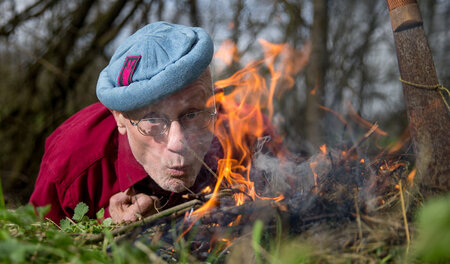 Mach dir dein Lagerfeuer selbst! Der mittlerweile 82jährige Surv...