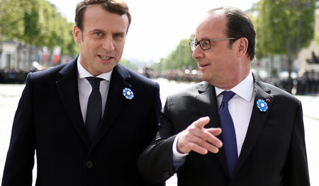 Emmanuel Macron und sein Vorgänger François Hollande am Montag i...