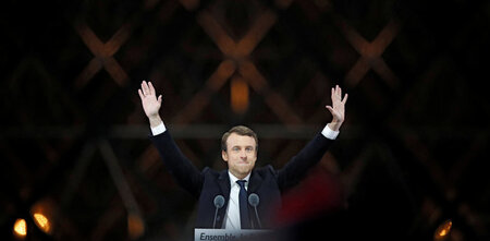 Emmanuel Macron bei seiner Siegesrede am Sonntag vor dem Louvre ...