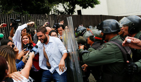 Wenn sich die Abgeordneten der Opposition in Venezuela über fehl...