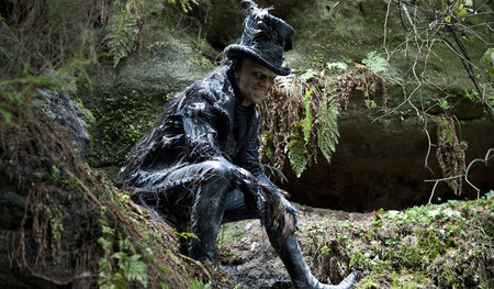 Old Georgie (Hugo Weaving) ist ein böser Geist: »Cloud Atlas – D...