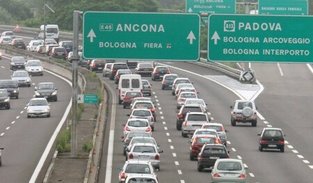 Autobahn nahe Bologna: Die Allianz verdient demnächst mit an den...