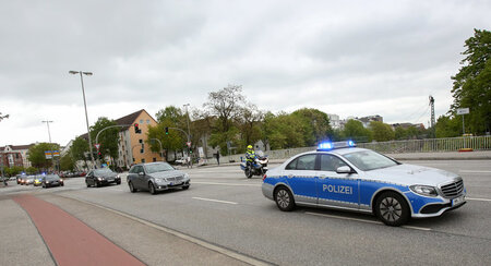 Wehe, es stellt sich einer in den Weg: Die Hamburger Polizei esk...