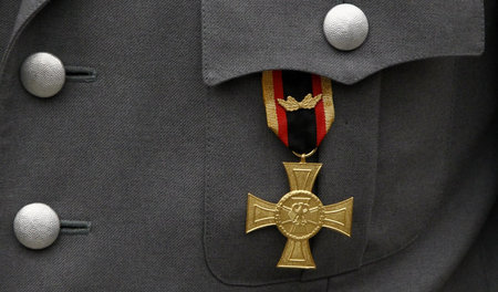 »Ehrenkreuz der Bundeswehr für Tapferkeit«. Historische Ähnlichk... »Ehrenkreuz der Bundeswehr für Tapferkeit«. Historische Ähnlichk...