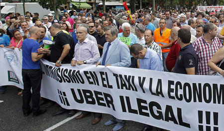 Wut auf Uber: Spanische Taxifahrer demonstrieren 2014 in Madrid ... Wut auf Uber: Spanische Taxifahrer demonstrieren 2014 in Madrid ...