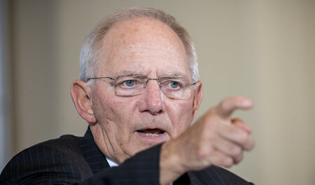 Gelegentliche Anpassungen: Bundesfinanzminister Wolfgang Schäubl... Gelegentliche Anpassungen: Bundesfinanzminister Wolfgang Schäubl...
