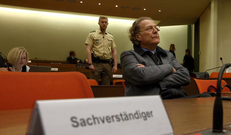 Der Psychiater Joachim Bauer am 3. Mai vor dem Oberlandesgericht... Der Psychiater Joachim Bauer am 3. Mai vor dem Oberlandesgericht...