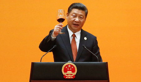 Toast auf die neue Handelsrennstrecke: Chinas Staatspräsiden Xi ... Toast auf die neue Handelsrennstrecke: Chinas Staatspräsiden Xi ...