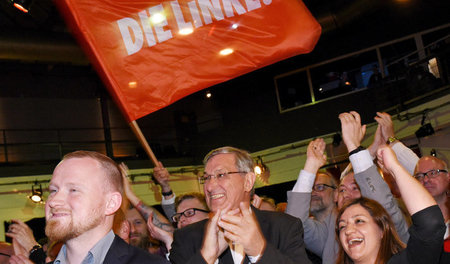 Nur leicht getrübte Freude bei der Linken am Sonntag abend: Die ...