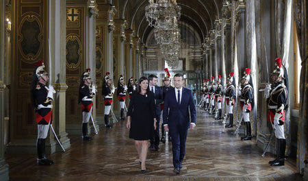 Der Präsident spielt König: Emmanuel Macron und die Pariser Bürg...