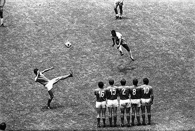 Szene aus dem WM-Finale 1970 (Brasilien-Italien 4:1). Pelé beim ...
