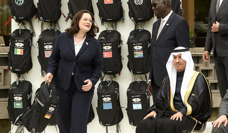 Hab ihn: Ministerin Nahles mit »ihrem« Souvenirrucksack