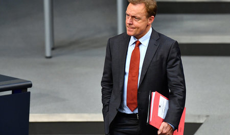 Muss sich Täuschungsvorwürfe gefallen lassen: SPD-Fraktionschef ...