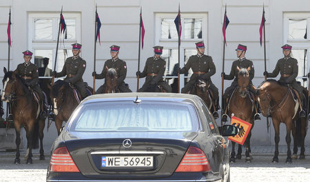 Traditioneller Empfang: Der Wagen von Bundespräsident Frank-Walt...