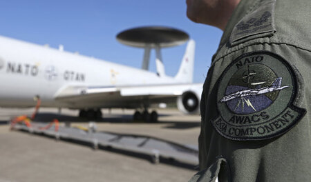 NATO-Basis Geilenkirchen am 16. April 2014: AWACS-Flugzeuge wie ...