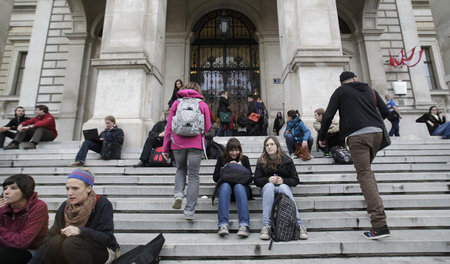 Ob sie sich von der ÖH vertreten fühlen? Studentinnen und Studen...