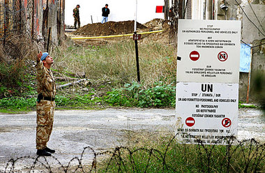 Gespaltenes Land: UN-Soldat in der Pufferzone