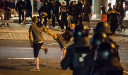 Protest militanter Rechter gegen Flüchtlinge am 15. September 20...
