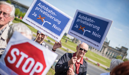 Im Interesse der Finanzlobby soll das Grundgesetz geändert werde...