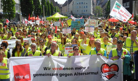 Demo von Beschäftigten im Einzelhandel in Nürnberg (16. Mai)