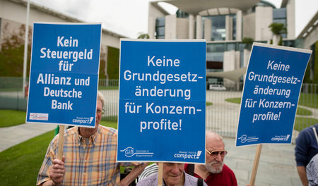 Protest gegen Autobahnprivatisierung vor dem Kanzleramt (Juni 20...