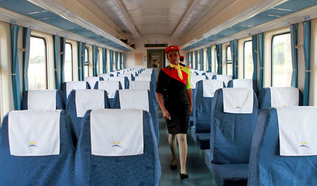 Kenia feiert: Moderne Waggons für die neue Bahnlinie von der Haf...