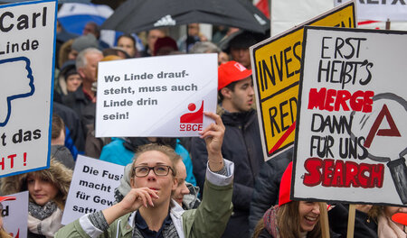 Protest von Linde-Beschäftigten gegen geplante Fusion am 27. Apr...