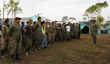 Mitglieder der linken Guerillaorganisation FARC-EP, hier allerdi...