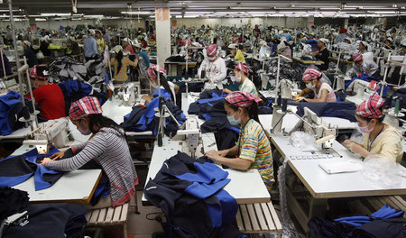 Näherinnen in einer Fabrik in Phnom Penh (6. August 2010)