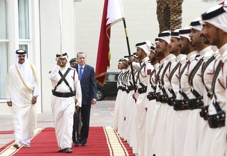 Recep Tayyip Erdogan mit dem katarischen Emir Scheich Tamim bin ...